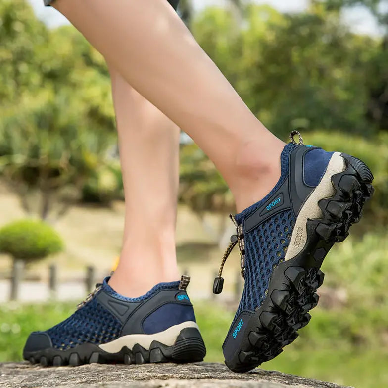 Orthopedic hiking shoes with quick-drying